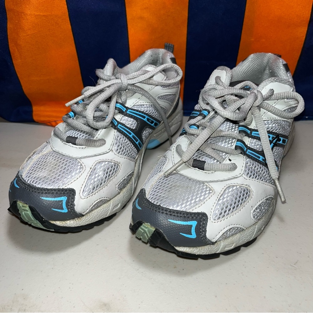 L.A. Gear Sneakers Women's 7.5 Grey White blue Shoes Fashion Athletic lace up